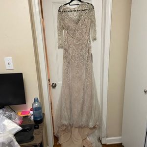 Wedding dress with sleeves